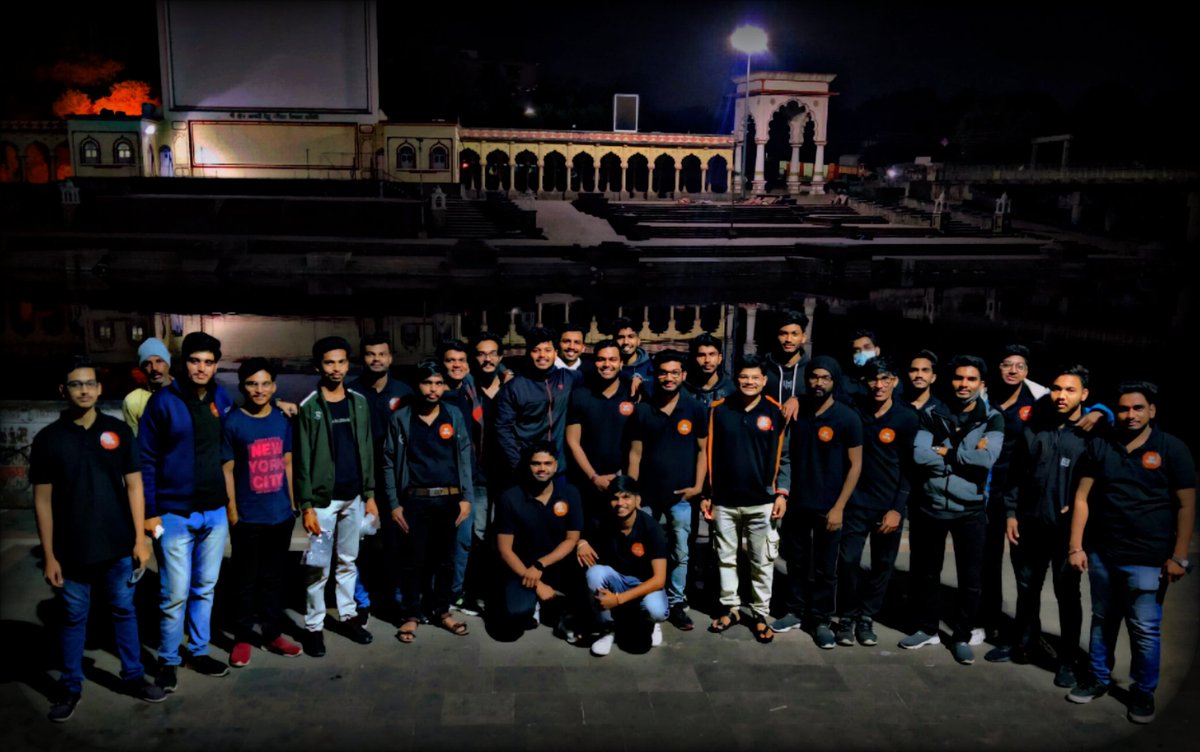 YuvaShiledaar's tweet photo. "जे का रंजले गांजले, त्यासी म्हणे जो आपुले" या अभंगातून प्रेरणा घेऊन युवा महाराष्ट्र तर्फे लोकवर्गणीतून पिंपरी चिंचवड मधील निगडी, कासारवाडी, चिंचवड,आकुर्डी, पिंपरी, भोसरी-आळंदी इत्यादी भागात गरजूंना ब्लॅंकेट्सचे वाटप करण्यात आले!

#yuva_maharashtra #pune #म #Maharashtra #Marathi https://t.co/6Yyu49LQPs