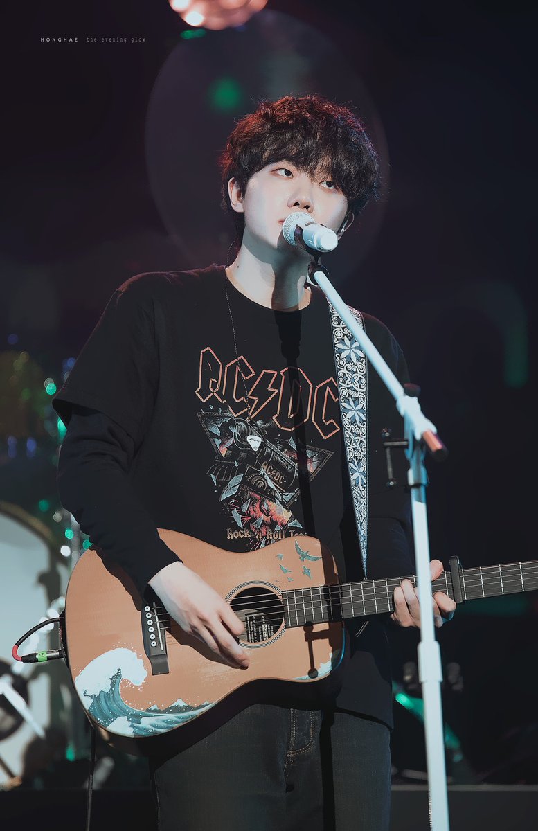 honghae_28's tweet photo. 220123 이달의 어썸 페스티벌

객석 쳐다보면서 노래할때 너무 예뻐
#하현상 #HaHyunsang https://t.co/YvV5zQI1Hd