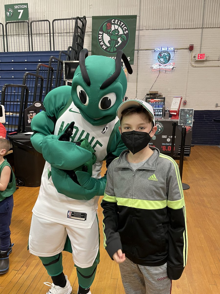 so grateful to <a href="/BrunoFernandoMV/">Bruno Fernando</a> for being so great to our kids at last night’s game, giving them his towel, sleeve and headband. Made the birthday boy’s day!