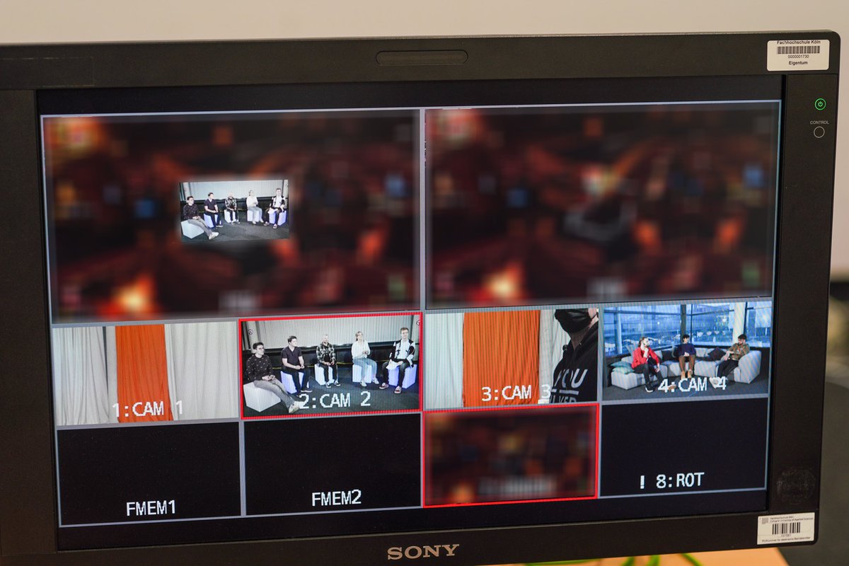 micologne's tweet photo. #Kameras, #Lichts, #Scheinwerfer, #Computer … haben wir alles vom Studio des #Medieninformatik-Studiengangs mitgebracht und hier jede Woche Schritt für Schritt umgebaut. https://t.co/bIfbpe7nYV