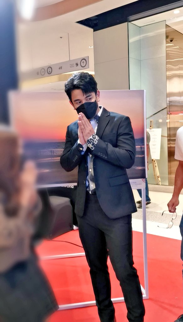 PUenjaigun's tweet photo. นอบน้อม​ ละมุน​ เหลือเกินพ่อคุณเอ๊ย
กัน​ นภัทร​ กับภาพถ่ายฝีมือคุณเค้าเอง
#JAPANEXPOTHAILAND​AWARD
#GUNNAPAT
#SUNBLOCKGN https://t.co/k0aAlkfYeV
