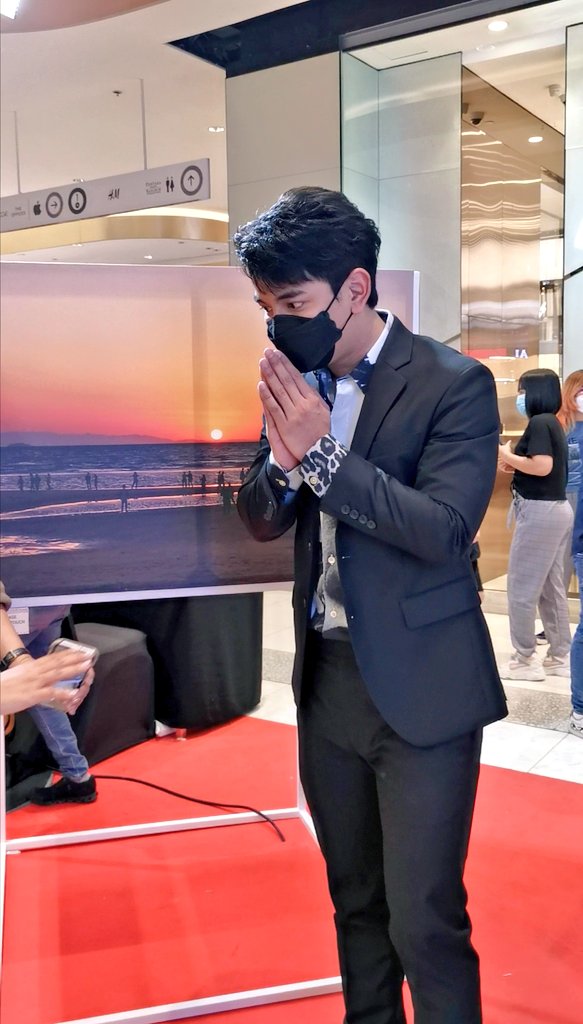 PUenjaigun's tweet photo. นอบน้อม​ ละมุน​ เหลือเกินพ่อคุณเอ๊ย
กัน​ นภัทร​ กับภาพถ่ายฝีมือคุณเค้าเอง
#JAPANEXPOTHAILAND​AWARD
#GUNNAPAT
#SUNBLOCKGN https://t.co/k0aAlkfYeV