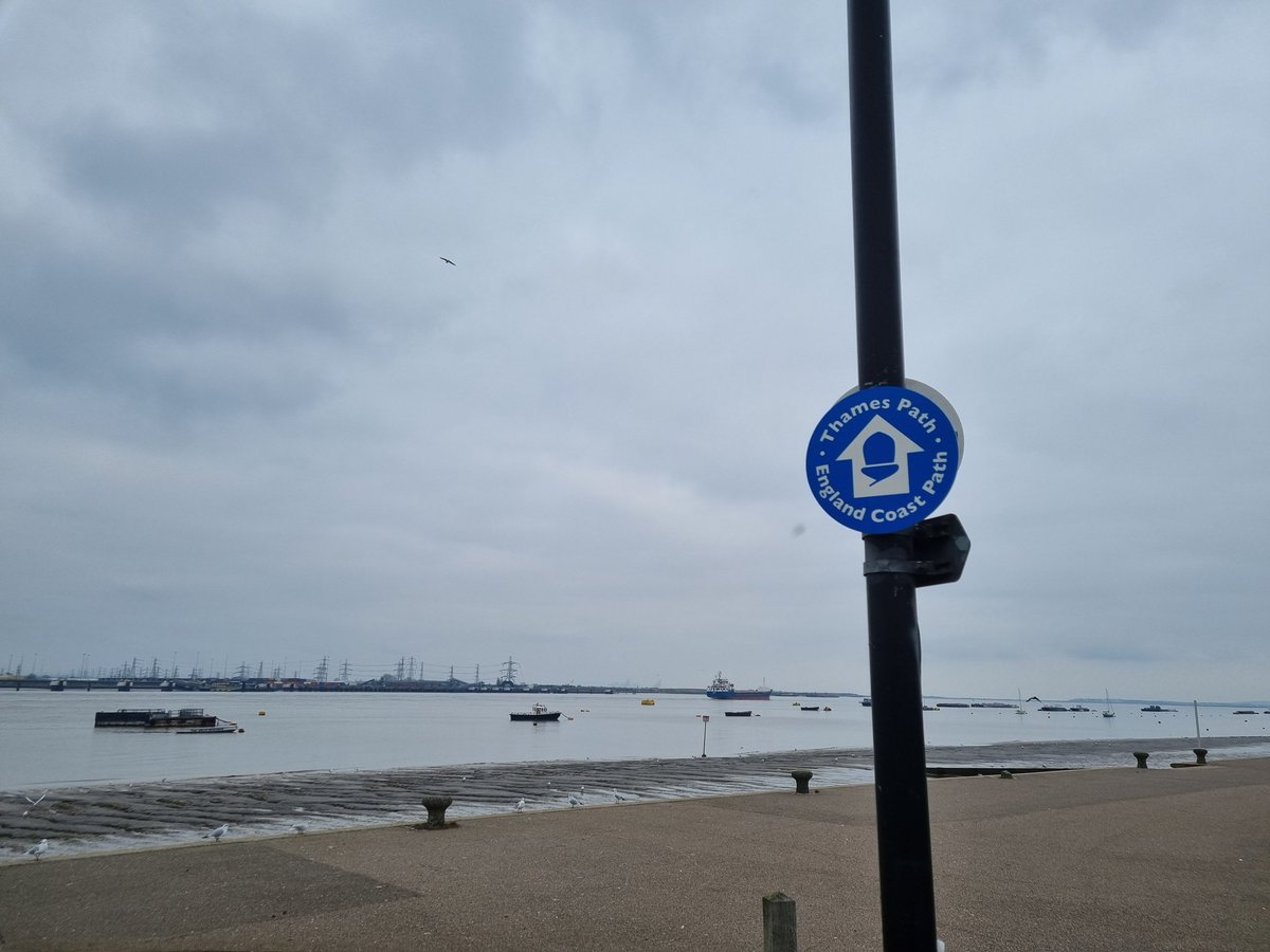 Visit_Gravesham's tweet photo. Follow the signs along the #Thames Estuary & enjoy our magnificent #Gravesend Riverside! 🦢🚶🏽♂️⛴️🚶🏽♀️🥾
💙 England Coast Path
🤍 #SaxonShoreWay
💚 #Wealdway https://t.co/jziDYHQvGO
