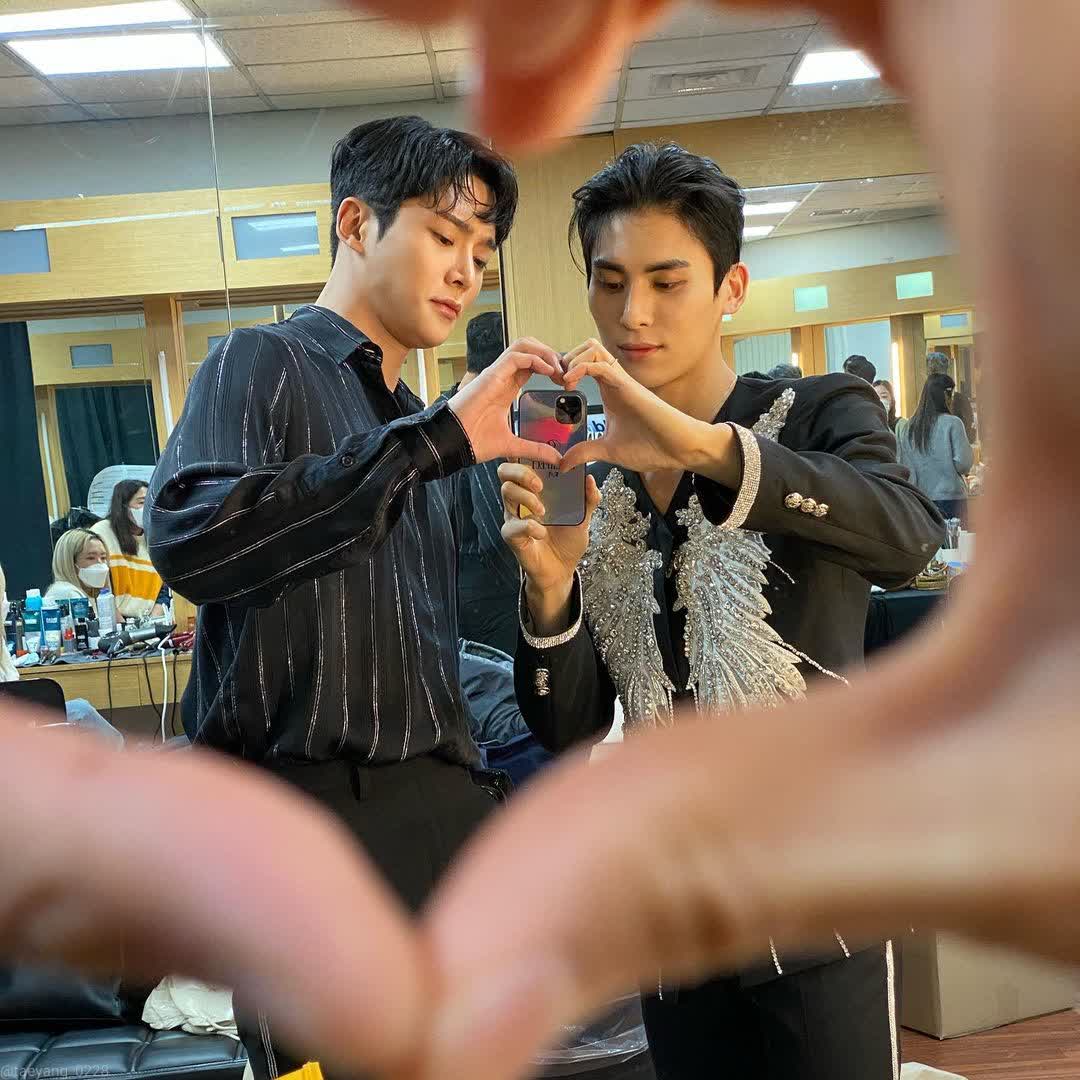 beyondtoday_'s tweet photo. นิยามของคำว่าคนที่ใช่ ต่อให้ล้อเทอแค่ไหน เทอก็ชอบเขาอ่ะ 🥲
#โรแท #RoTae https://t.co/yyPTCdlk75