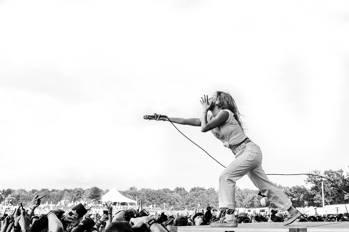 chrrypm's tweet image. paramore, bonnaroo 2018.

c. wendy h wei