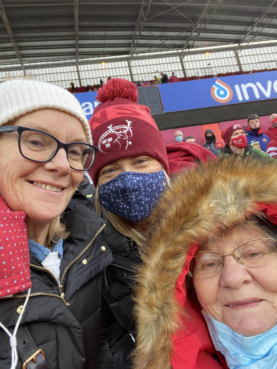 niamhcomm's tweet photo. @Munsterrugby #munvwasps #thomondparkselfie #WeAreBack https://t.co/2XU7DQGuxl