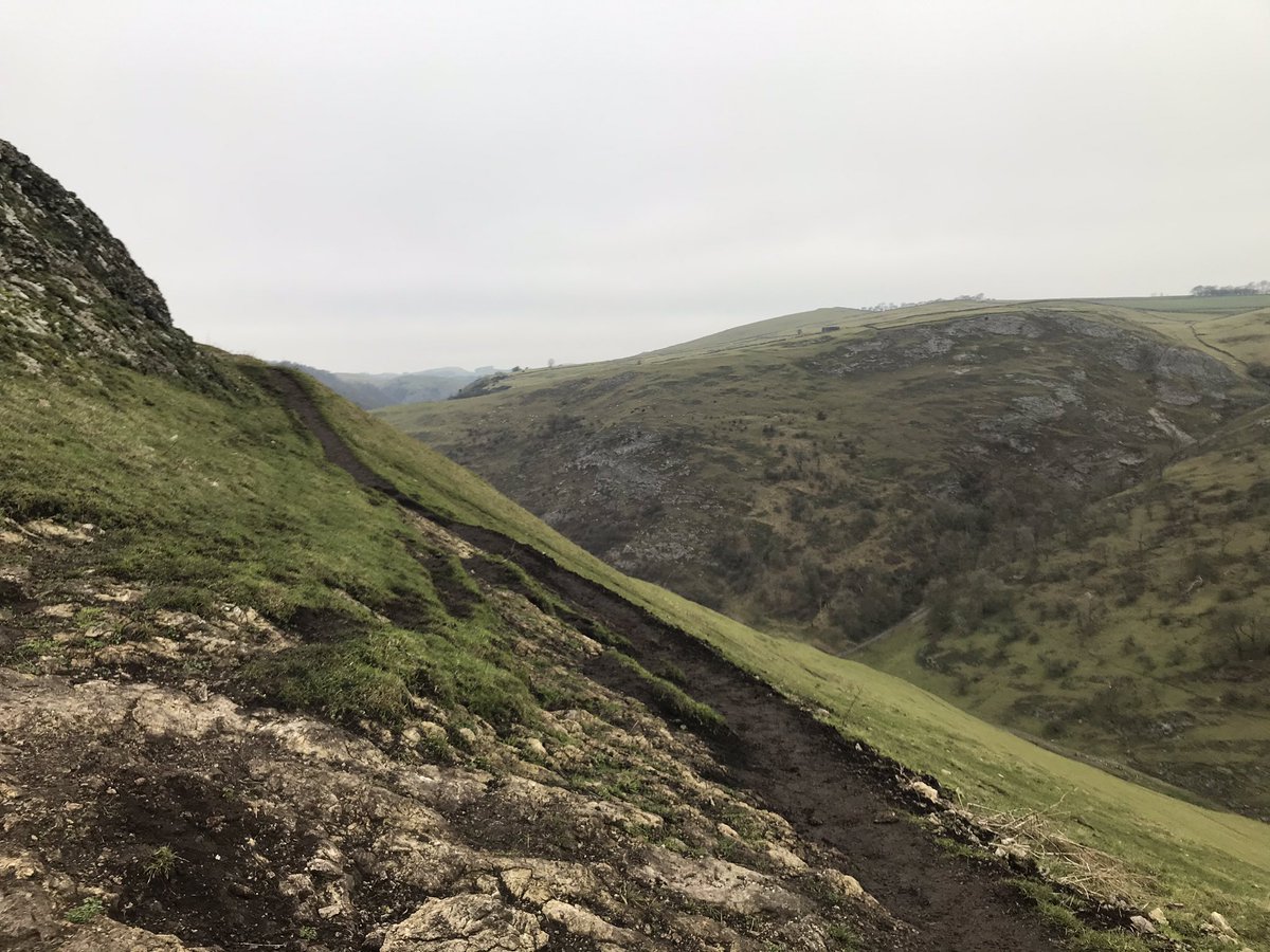 MatthewHocking2's tweet photo. Mid winter walk in the Peaks #thorpecloud #peakdistrict https://t.co/6JTyK79yV2