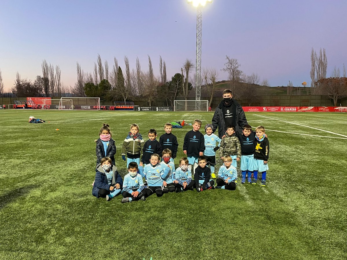 cffsaz's tweet photo. Este fin de semana nuestros prebenjamines y benjamina han perdido sus partidos,  lo importante es seguir aprendiendo y disfrutar del fútbol

#VamosFuente https://t.co/ZK2xVZRGgV