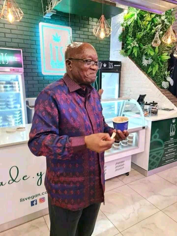TriLL_Jigz's tweet photo. @flex_sa1 🤣🤣🤣 https://t.co/tN8xERxM4j