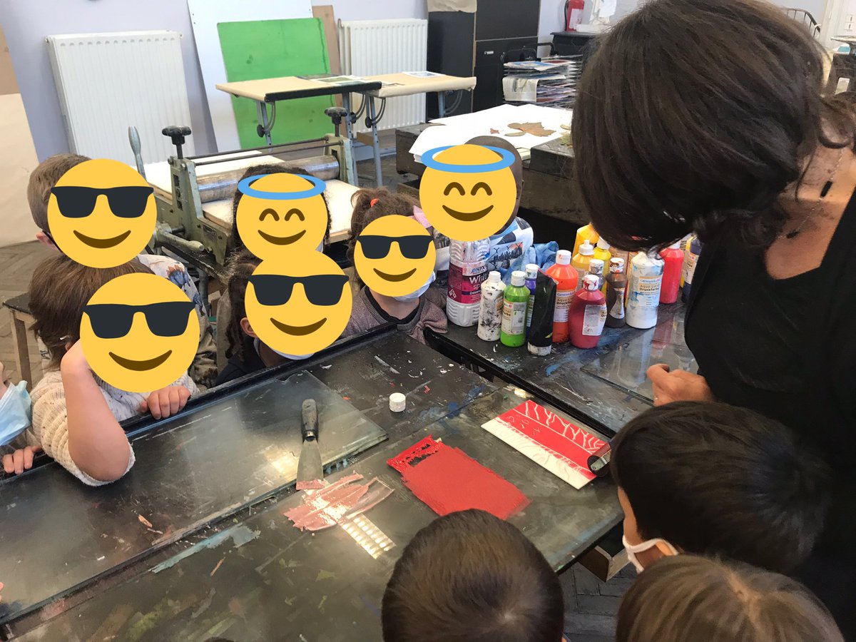tif02100's tweet photo. Création du décor  de notre spectacle . Découverte de la gravure à l’école Quentin de la Tour. #art https://t.co/NyqNMpIPeg