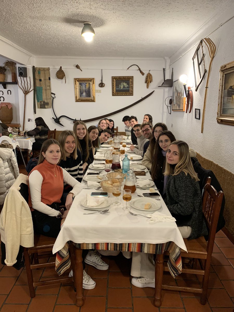 maria00pg's tweet photo. Rurales y manchegos #ErasmusChinchilla 🤘🏻❤️ https://t.co/mN4s77ixFP