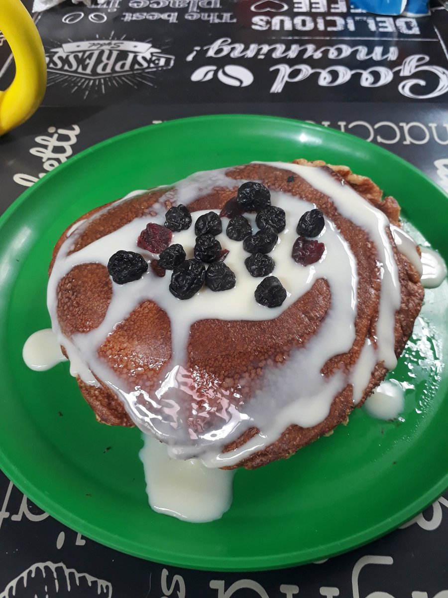 suzy_jrs's tweet photo. #EsDomingoDe desayunar rico y sano. Hot cakes de avena y plátano 🥞😋🤤 #FelizDomingo https://t.co/sAadldKqad