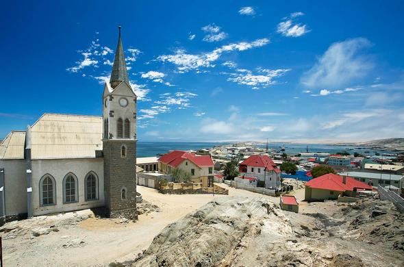 (1) Southern Africa Heat Wave: Today 23 January was an exceptional hot day thanks to hot wind rehersals in the Namibian coast. The coastal town of Luderitz,normally freshen by ocean breeze, had a minimum temperature of 30.5C and a maximum of 42.7C (0.2C from its all time record).
