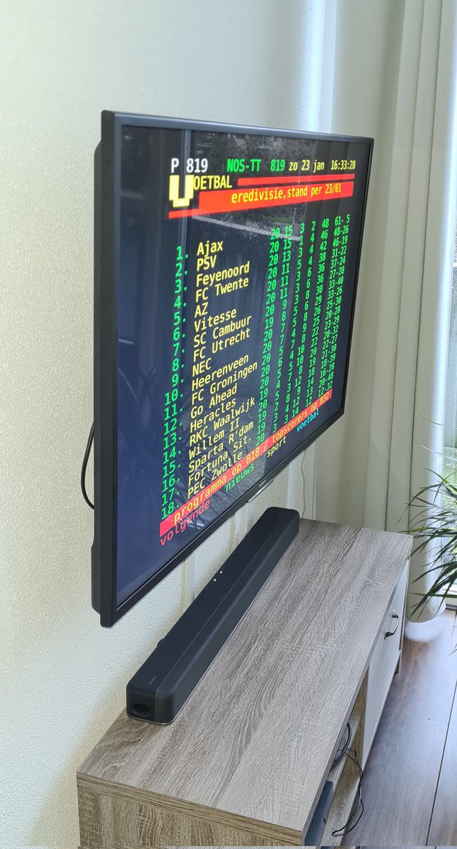 EricMMedia's tweet image. Ik heb even proef op de som genomen wat betreft die camerastandpunten waar iedereen zich druk om maakt, maar vanuit beide camerastandpunten is dit wel met 100% zekerheid te zeggen: Ajax bovenaan. #psvaja