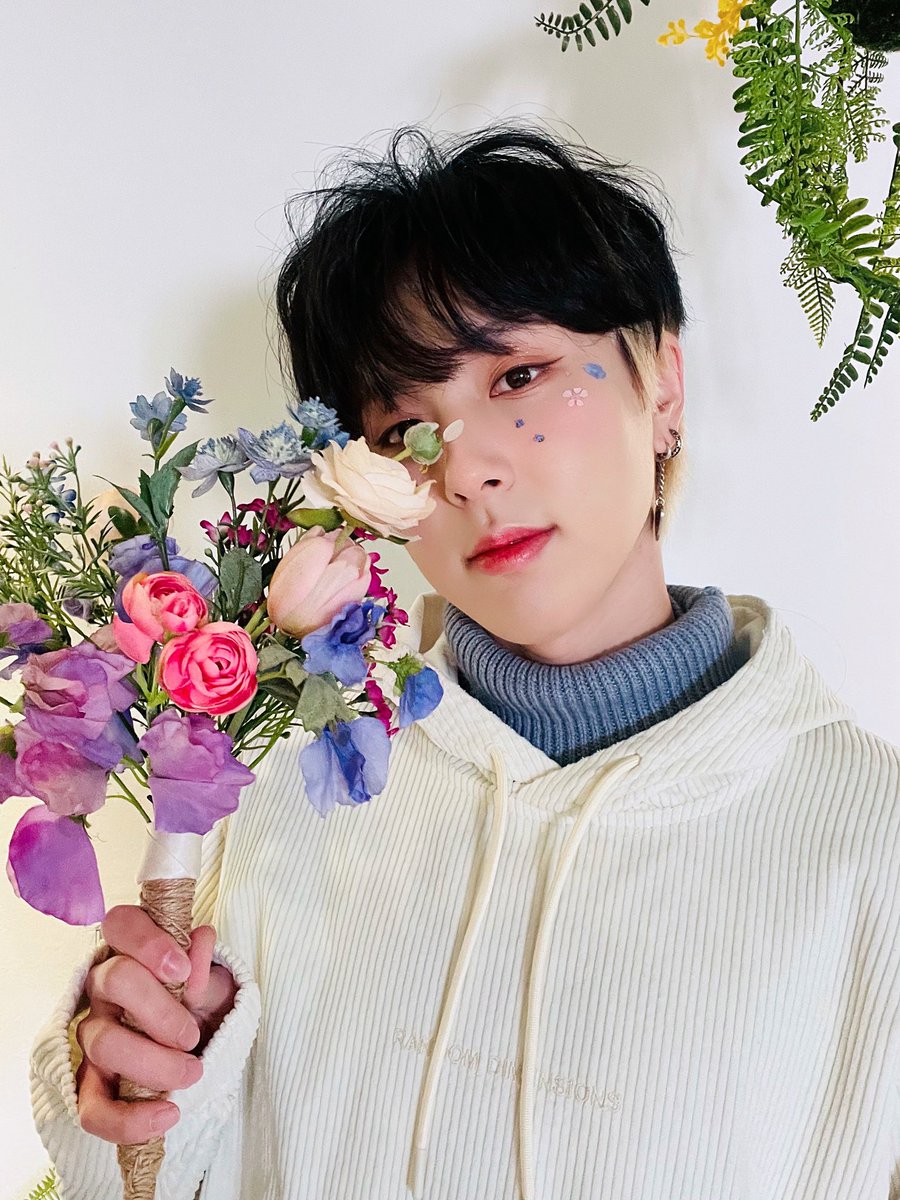 [#키아]
위브 덕분에 행복 가득한 생일💙✨
고마워요 사랑해😍