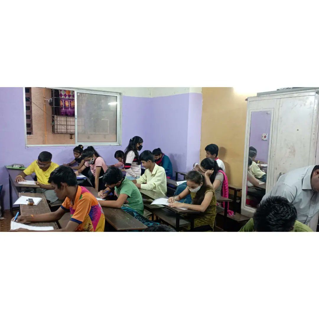 ABVPMumbai's tweet photo. आज अमृत मोहत्सवा निमित्त अभाविप वायव्य मुंबई तर्फे सामान्य ज्ञान स्पर्धे चे आयोजन करण्यात आले होते. रुक्मिणी क्लासेस, श्रेया होम टुटोरियल्स येथे ऑफलाईन व अस्मिता महाविदयालय दोसीबाई जीजीभॉय शाळा येथे ऑनलाईन स्वरूपात सामान्य ज्ञान स्पर्धा घेण्यात आली.
#GKCompetition
#ABVPMumbai https://t.co/fZBpBhLqkJ