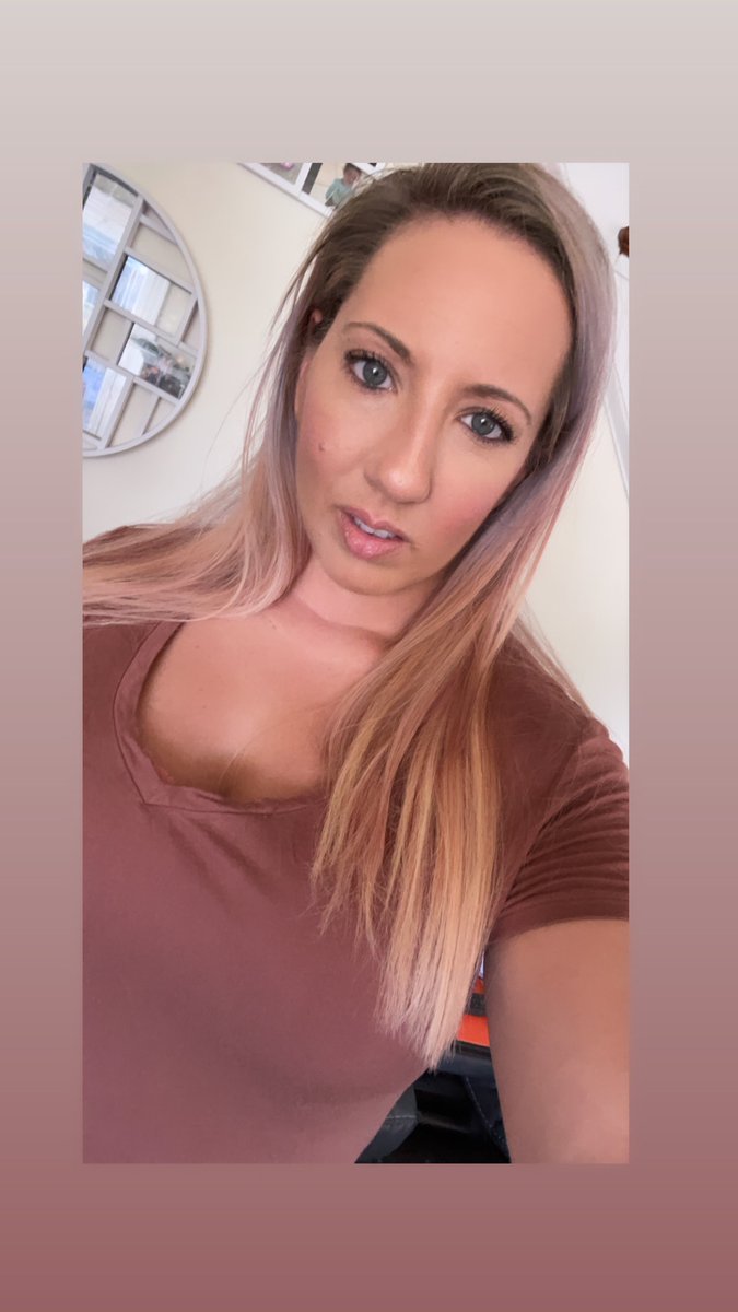 KellyDivine's tweet photo. Glasses or nah 😘😘😘 https://t.co/IFaO98dGPz