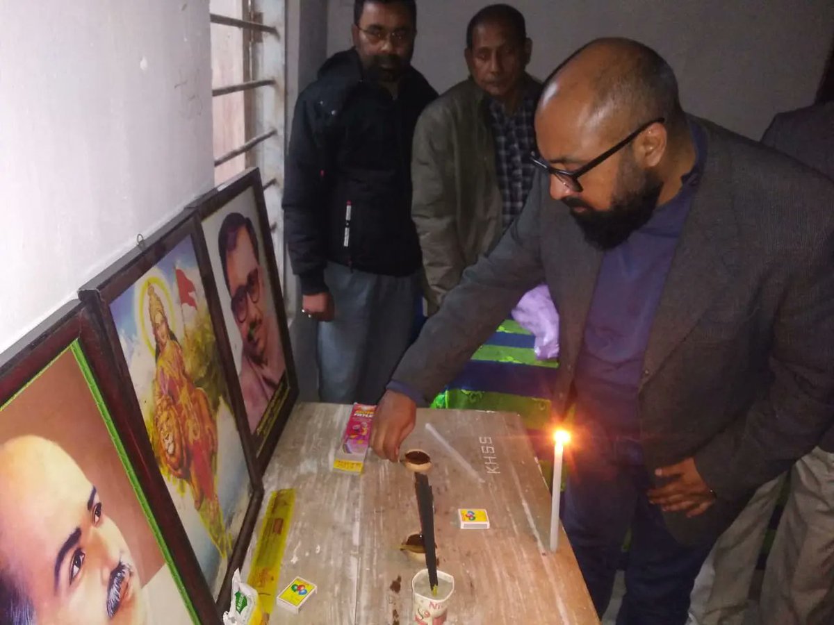 mriganka_dr's tweet photo. #sangathan grows by #prabas & #baithaks .. luxury of electricity doesn't matter.. today with karyakartas of #pachimnalbari mandal under #Dharmapur LAC.. #sahayognidhi @BhabeshKalita11 @cmpatowary @PhanindranathS3 @BJP4India @BJP4Assam @BJP4NALBARI https://t.co/urXYETfY9Z