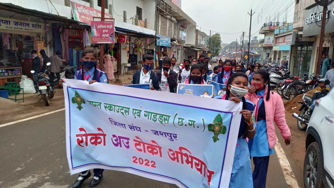 Anilbaghel07's tweet photo. जिम्मेदारी स्वयं में होनी चाहिए 
दूसरे तो हमेसा उंगली उठाने के लिके होते है ।
स्काऊट एवं गाईड के साथ #रोको अउ #टोको कार्यक्रम।।
@ritesh_ias 
@JashpurDist 
@SpJashpur 
@abhisheksinghDP 
@jobzachariah
@MoHFW_INDIA 
@ChhattisgarhABC 
@HealthCgGov 
@UNICEFC4D 
@CGAIRNEWS https://t.co/84pDIC6jVD
