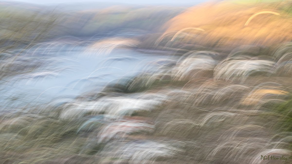 Golden hour light on the Dart Estuary between Dartmouth & Kingswear.

Long-exposure ICM (ultra-telephoto lens) 

@Pentax_User #Devon #FSLocal 
@Fotospeed