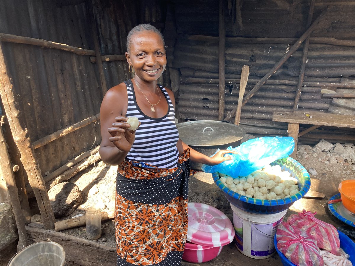 PaulHodgesTrust's tweet photo. Our 2021 project with @WYCF_SL supported 60 women to launch small businesses 🇸🇱 

These ferocious entrepreneurs used training &amp; start up capital to turn their lives around.

On average their hard work led to a 2000% increase in monthly incomes. We wish them every success in 2022! https://t.co/5ty0aNZOJa
