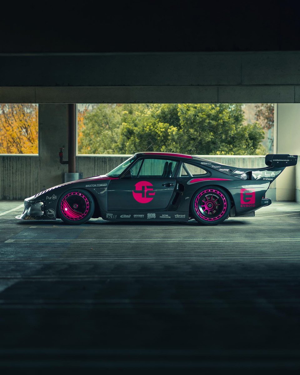 bisimoto's tweet image. [Relatively] Silent...but deadly.
.
636 electrified horses, infused in a classic 935.
The #Bisimoto Porsche #K3V
