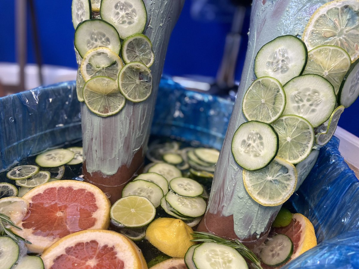 royaltipsllc's tweet photo. The Spring Detox Signature Pedicure includes a cucumber melon leg masque for hydration &amp; a cucumber melon scrub for exfoliation, along with an oil massage and hot towel wrap 🍋🥒💦
Book the experience today at https://t.co/EzM2nYzmfX 👑

#statesboro #georgiasouthernuniversity https://t.co/rP4BZuOO3J