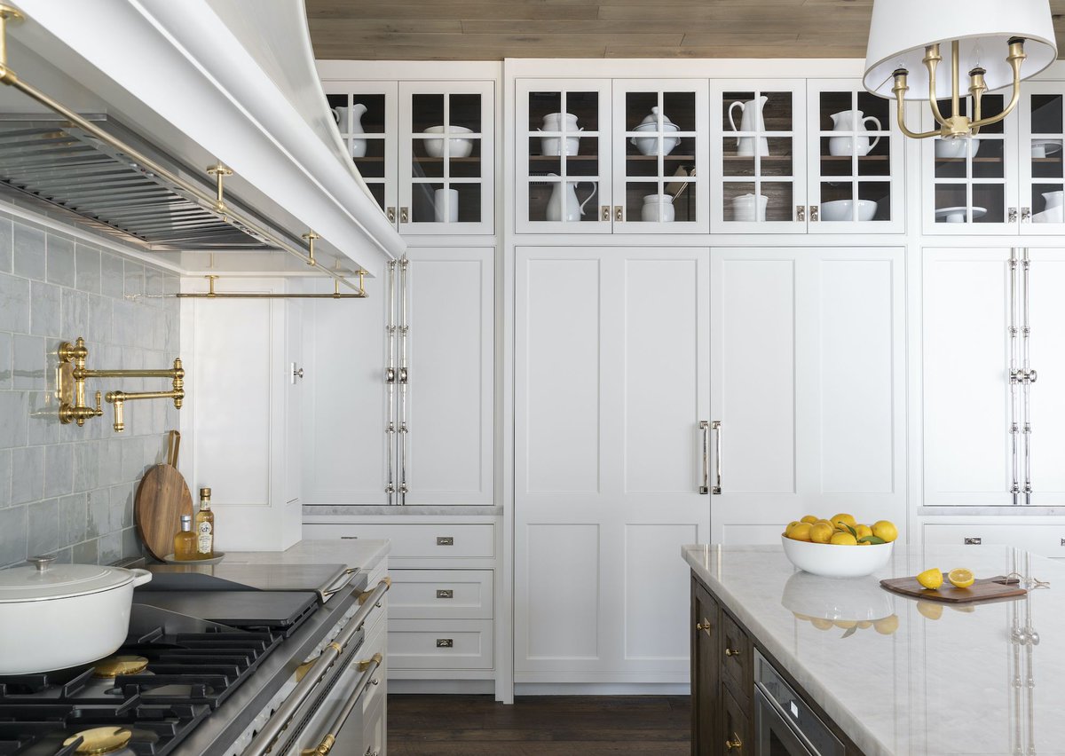 RealEstateLev's tweet photo. If cabinets are the star of a kitchen, hardware is the unsung hero. Those little drawer pulls and cabinet knobs do a lot of heavy lifting—both practically and aesthetically. https://t.co/ipsqSr52aR https://t.co/VHXSDXTmQA