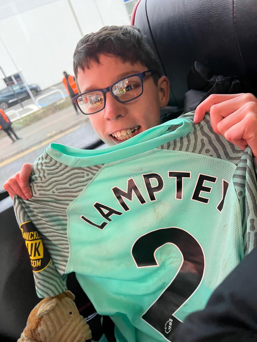 hphelps19's tweet photo. He got the shirt! One happy chap!! https://t.co/UQVqmCqcnw