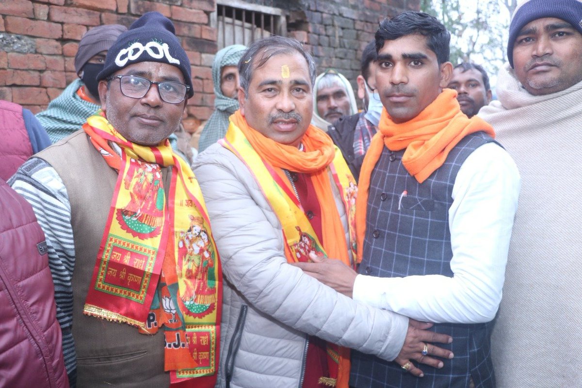 anilKumar2540's tweet photo. गांव सुल्तानपुर में जनसंपर्क करते हुए माननीय प्रदेश अध्यक्ष जी पश्चिमी क्षेत्र के पदाधिकारी जनपद सहारनपुर के पदाधिकारी और देवबंद विधानसभा के विधायक श्रीमान कुंवर बृजेश सिंह जी का मार्गदर्शन प्राप्त हुआ https://t.co/f6U8t1Nlvx