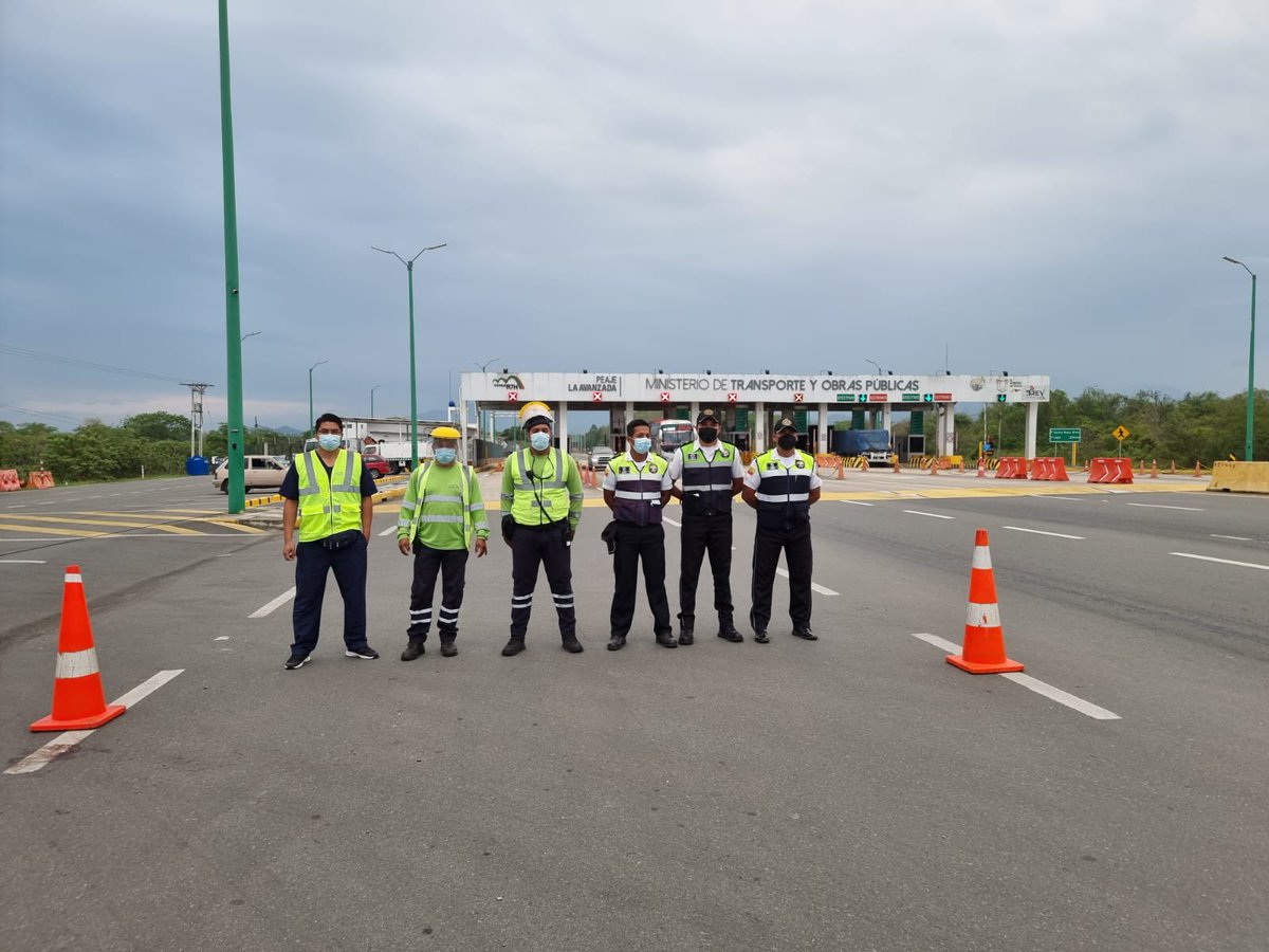 ConsurR7H's tweet photo. ▶️▶️▶️ SECTOR LA AVANZADA ◀️◀️◀️
CONSUR R7H S.A. trabajando en conjunto con la @CTEcuador en CAMPAÑAS DE EDUCACIÓN Y SEGURIDAD VIAL. 🚔🚨🛣 #SeguridadVial #CampañaVial #Cte #Consur #ConsurR7h @ObrasPublicasEc https://t.co/jhX3eYuDa9