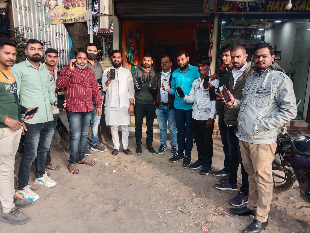 pankajchohanbjp's tweet photo. आज भाजपा जिला उज्जैन ग्रामीण के इंगोरिया मण्डल में @BJYM द्वारा 'राष्ट्रीय माइक्रो डोनेशन रैली' के वर्चुअल आयोजन के अंतर्गत भाजपा के राष्ट्रीय अध्यक्ष श्री @JPNadda जी एवं भाजयुमो के राष्ट्रीय अध्यक्ष श्री @Tejasvi_Surya जी के संबोधन को सुना। @BJP4MP @MPBJYM @vaibhavpawarmp https://t.co/Bm7DzqgH4h