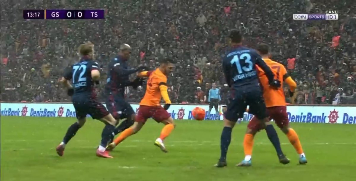 Nwakaeme’nin Emre Kılınç’a yaptığı hareket penaltı değil mi şimdi? 

VAR nerede? Yazık..

#GSvTS