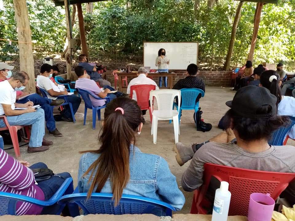 La Secretaría Nacional de Educación Política e Ideológica, ha iniciado reunión con educadores/as del FMLN en la región oriental para dialogar y reflexionar sobre las tareas que nos demanda la XL Convención Nacional Ordinaria, celebrada en diciembre.
#TeoriaYPractica <a href="/AyalaE32/">Ricardo Ayala</a>