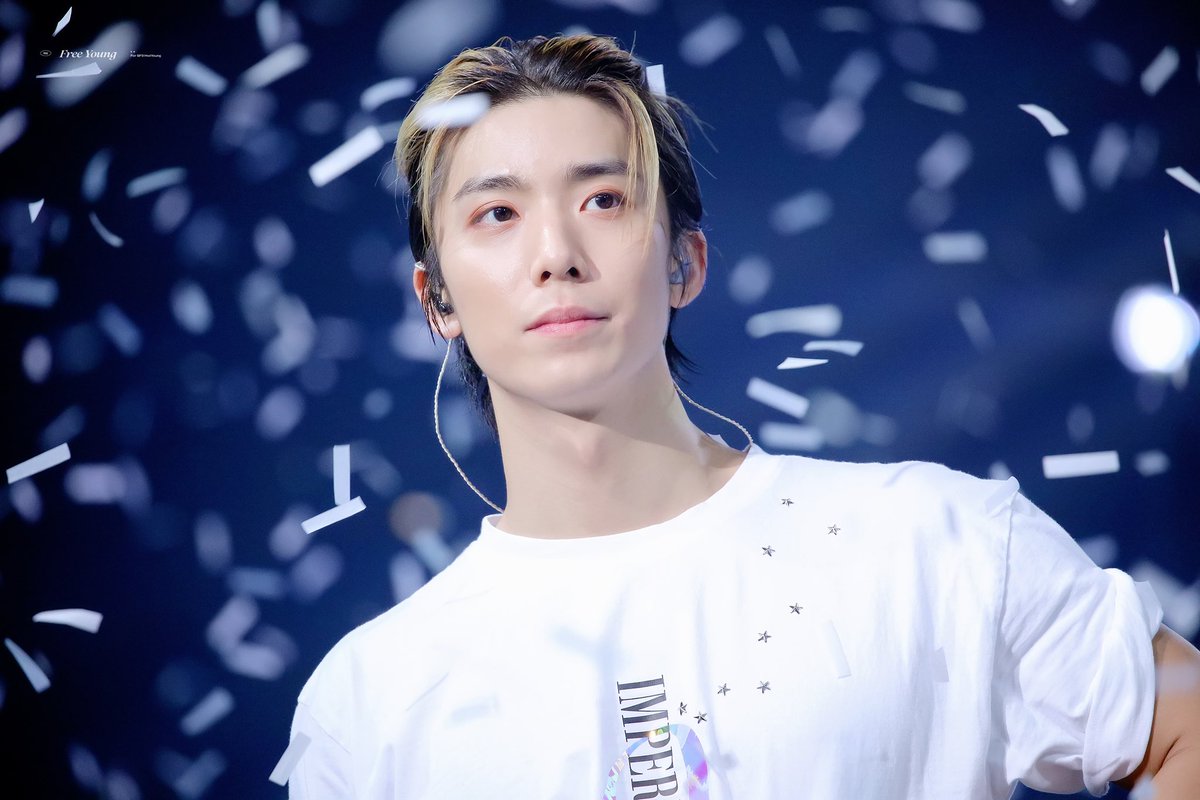Freeyoung0511's tweet photo. 220123 SF9 LIVE FANTASY #3 IMPERFECT 💖DAY 3💖HQ

사랑해~💙💙

 #휘영  #HWIYOUNG  #フィヨン  #SF9 #에스에프나인   @SF9official https://t.co/1TgFpRpPWz