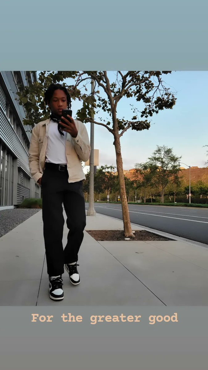 L.A. Lifestyle. Checking out #Kaws statue near #YouTube studios

#jaydenpyram