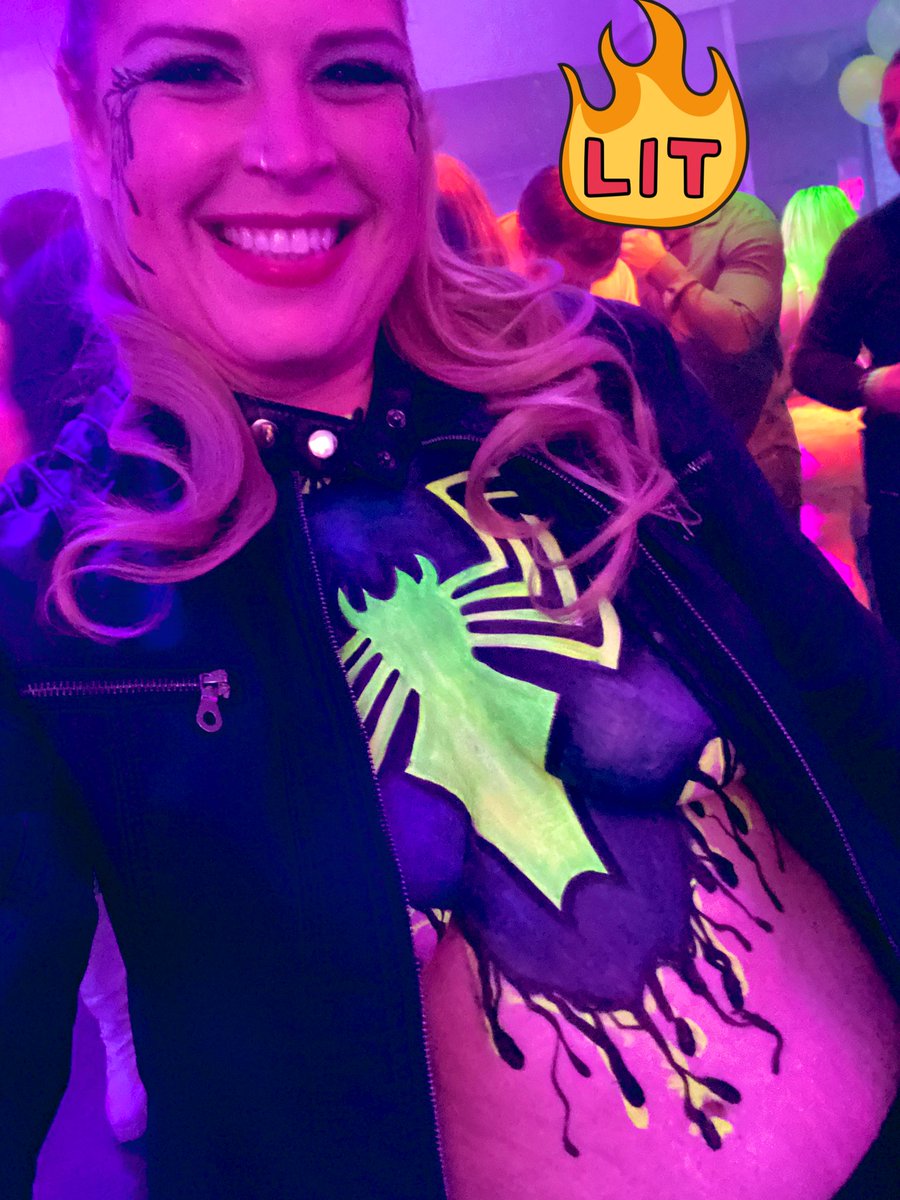 #venom #ladyvenom #bodypaint #bodypainting #picoftheday #selfpaint