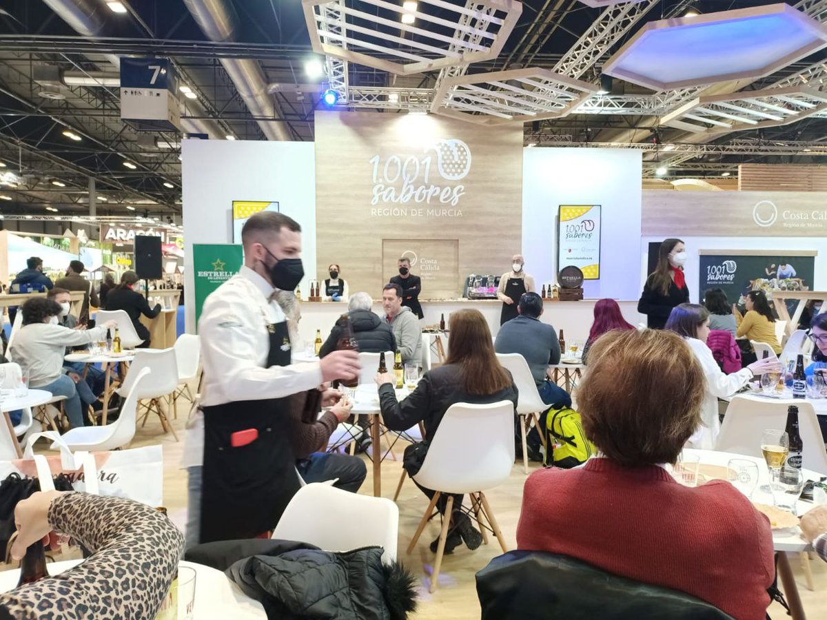 1001SaboresRM's tweet photo. Termina la andanza de los #1001saboresRM en @fitur_madrid 🥰 Ha sido un evento increíble donde hemos disfrutado de la mejor gastronomía de la #RegióndeMurcia 💯 ¡Muchas gracias a todos! 😍

#FiturRM2022 #FITUR2022 https://t.co/4JXb3pmXyN