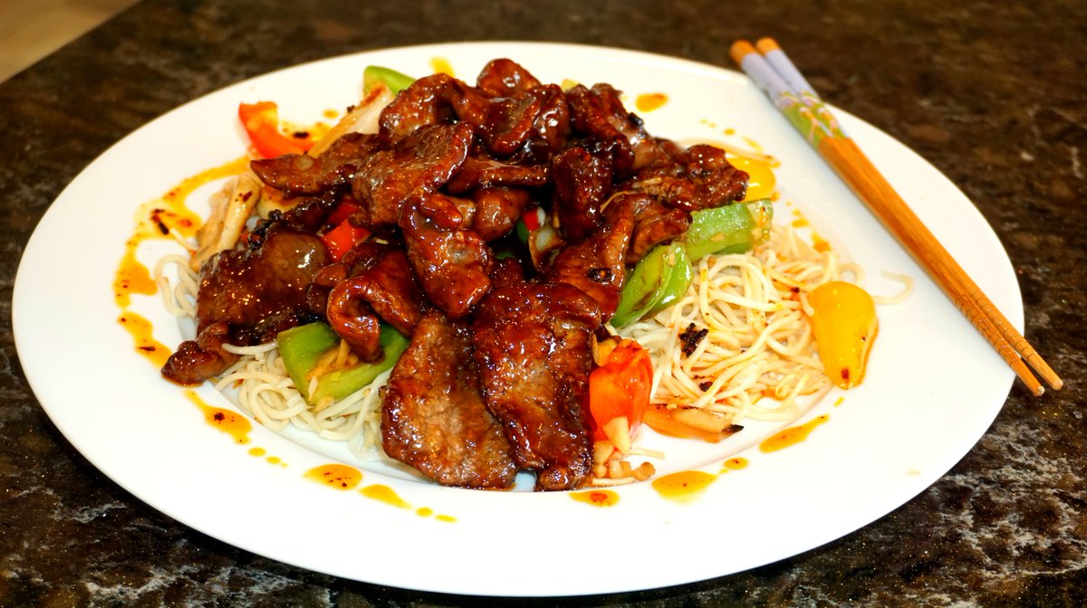 BobtMgb's tweet photo. Ok so I started off breakfast Chinese style with Chow Fan, so decided to follow through in a similar vain for lunch with Chow Mein, Beef in Oyster sauce over peppers and egg noodles #chinesefood #Asainfood #ChowMein @Chinesenoodles #Noodles #eggnoodles https://t.co/rIny8dLuKN