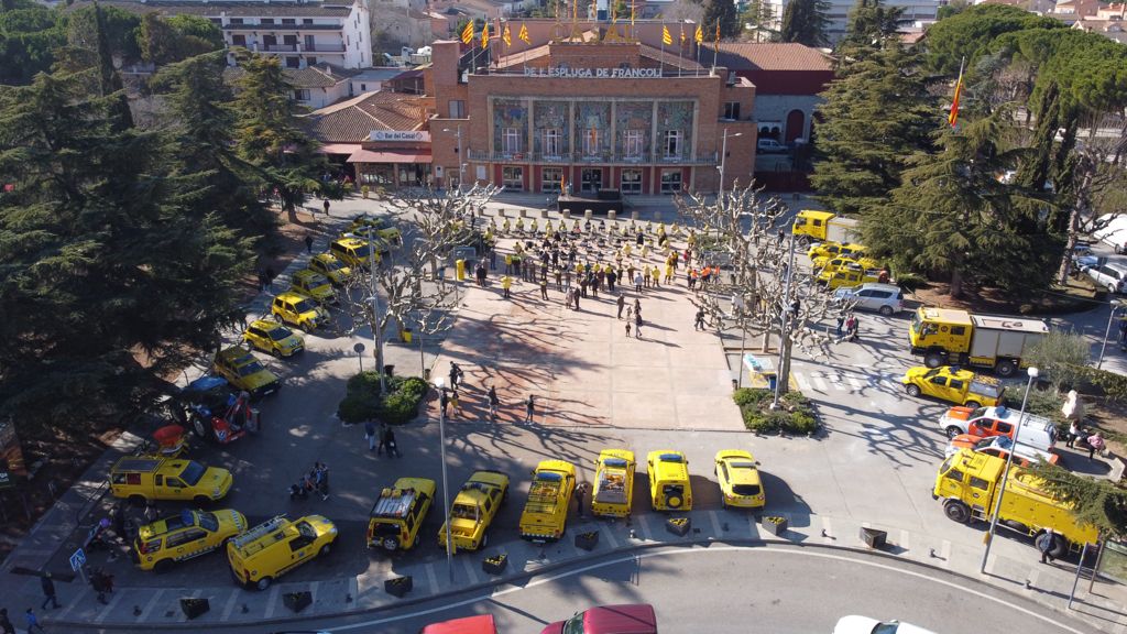 ajtlespluga's tweet photo. 🤝 Avui s’ha celebrat la trobada d’agraïment a les Agrupacions de Defensa Forestal de Catalunya (ADF) que van participar a les tasques de recuperació de l’Espluga de Francolí després de la riuada del 2019. https://t.co/Aad0BLSMxL