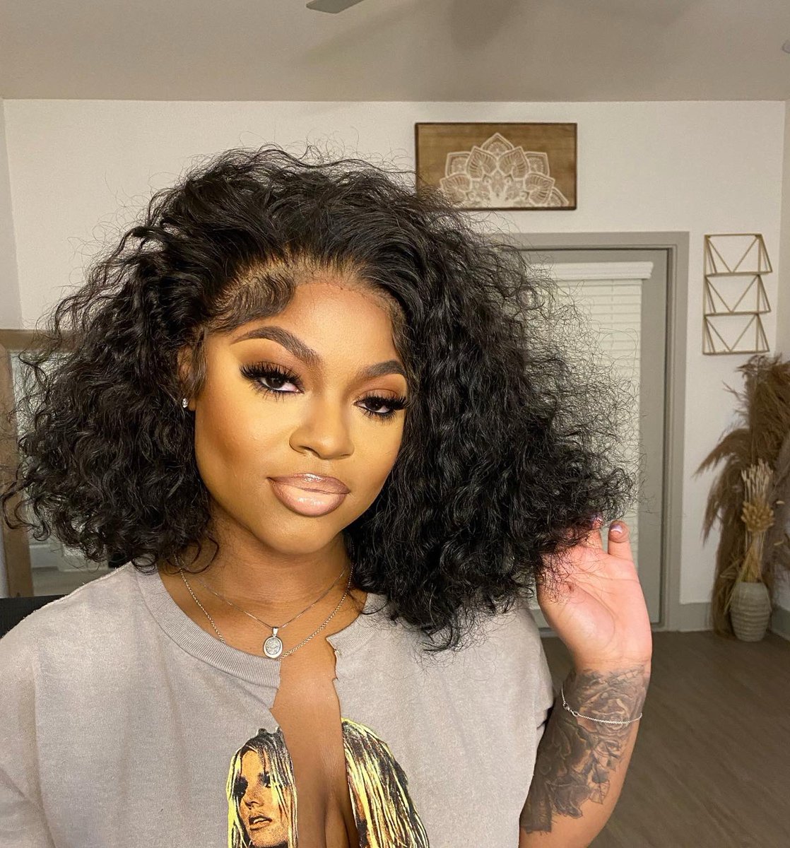 Touchedbykass's tweet photo. All I need is a pretty face and ima do the rest 😌 “Baddie Glam”
Makeup by @touchedbykassidy
Hair by @hairby.b
-
-
#houstonmua #houstonmakeup #katymua #atlmua #dallasmua #travelingmua #SelfTaught #makeupartist #versatilemakeup #houstonhair #htxmua #houstonmakeupartist https://t.co/HCopVvWpzv