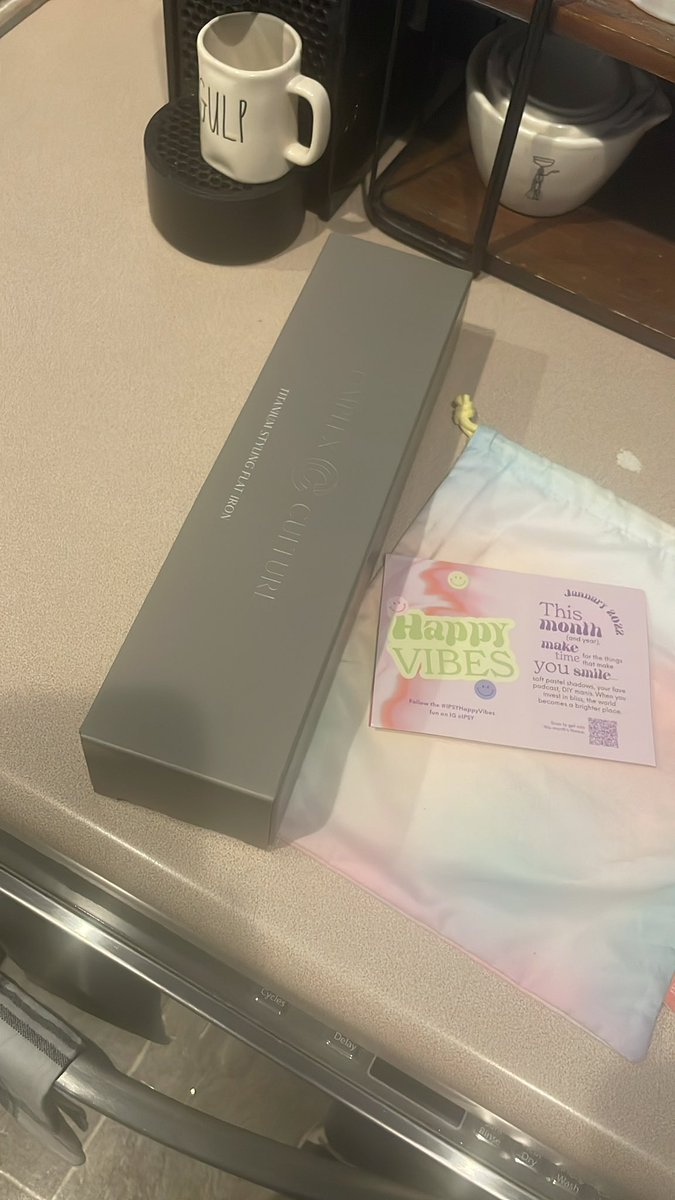 Danasian_'s tweet photo. Wow @IPSY @IPSYCare thanks for sending NONE of my items! Although you did remember the 1 extra I purchased but where are the other items i paid for? Second month in a row not looking good https://t.co/93607MXBWa