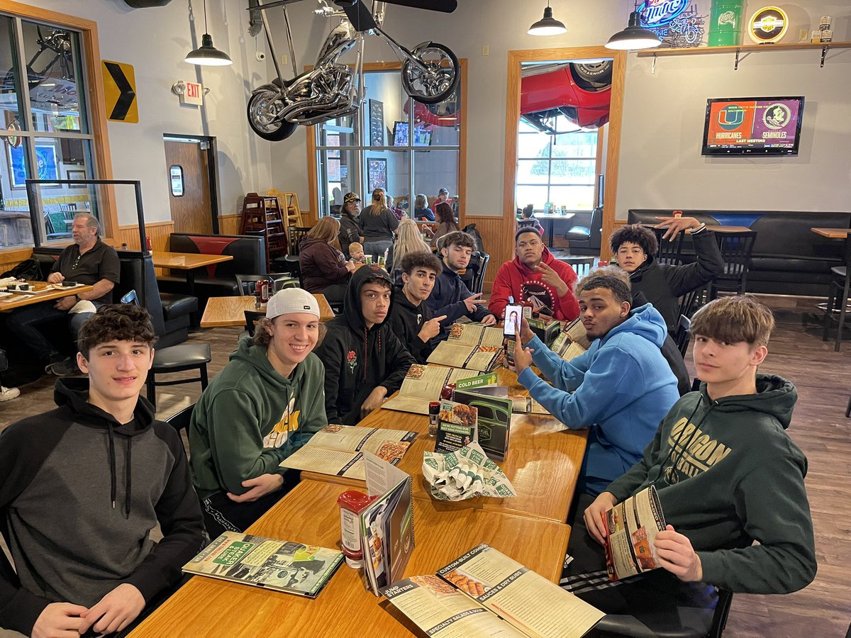lakesidehoops1's tweet photo. Axe throwing, escape room, and some hot wings!!!!! A great day had by all.       #teambuilding #family https://t.co/79gdI12zzn