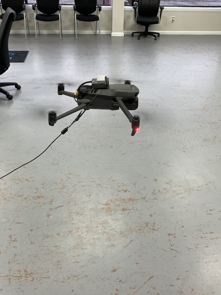 InnovateDrone's tweet image. DJI Mavic 3 Tethered. ✅ #TetheredDrones #LongerFlights @dronenerds @DJIGlobal @Hudl