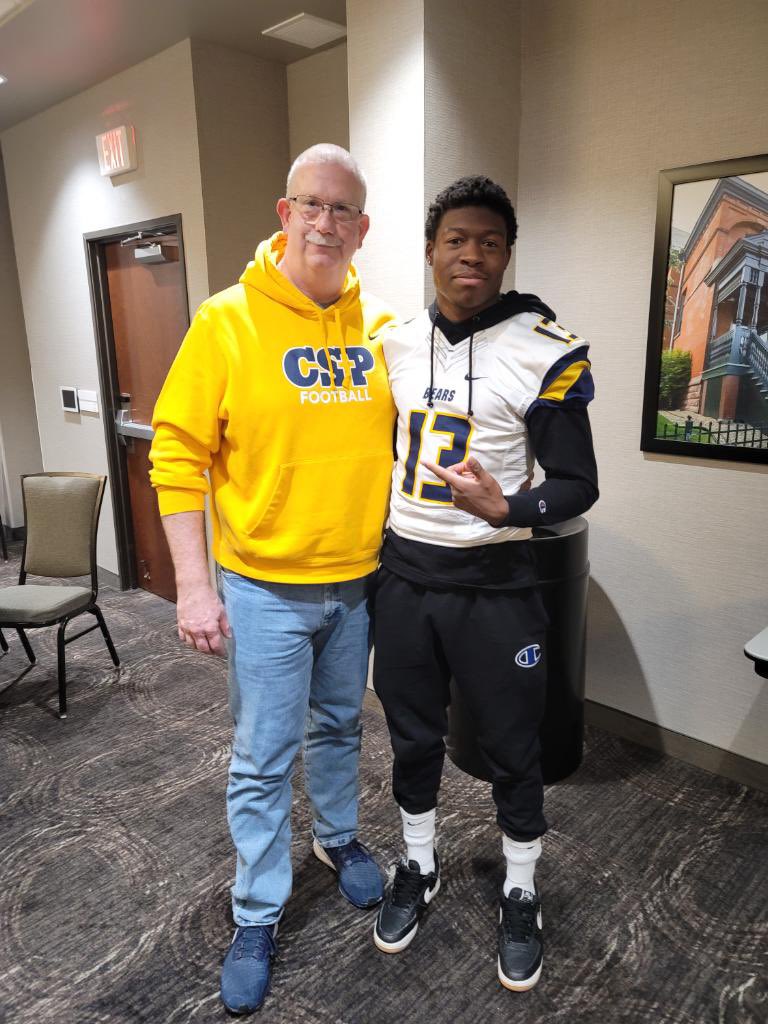 omarimrhinehart's tweet photo. Had a great visit at Concordia St. Paul! Thank you @Coach_Honsa it was a very fun day! @MundFootball @EDGYTIM @PrepRedzoneIL @DeepDishFB @CoachBigPete https://t.co/R1bHa50dVW