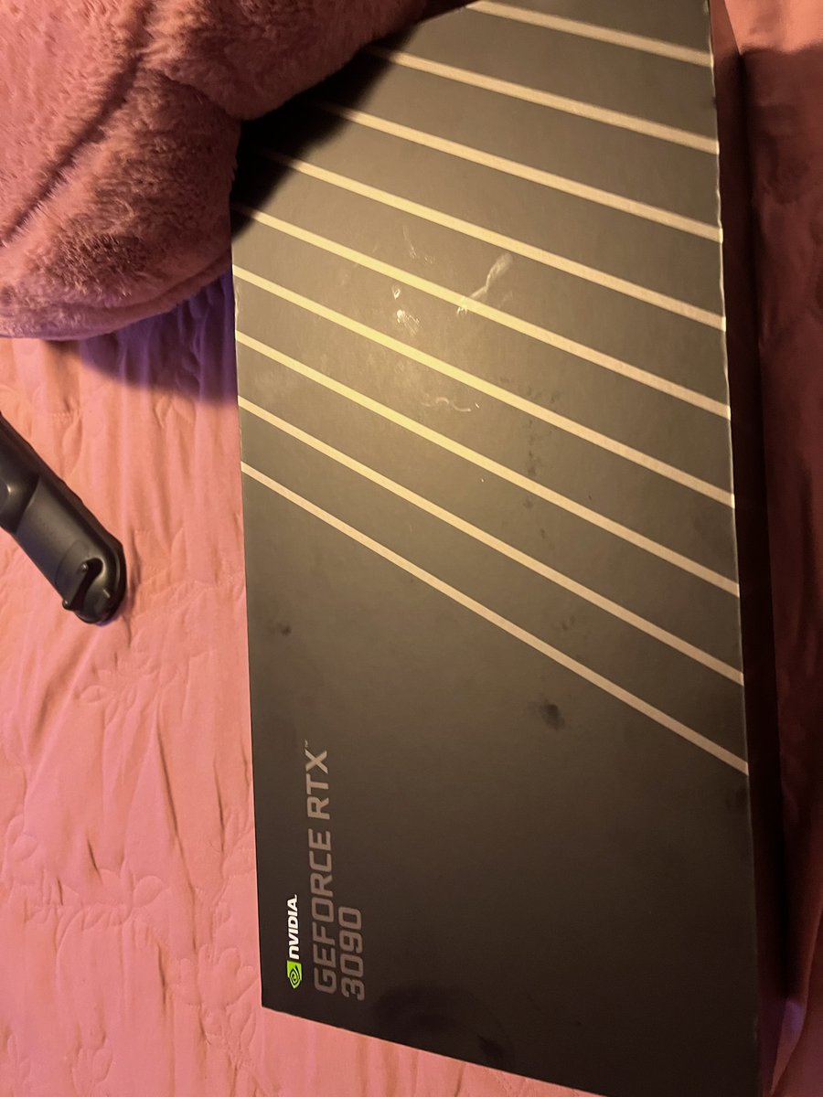 thatkingboo's tweet photo. Just received my rtx 3090 it is big as hell. #pcgaming #games #IYKYK #twitchstreamer #twitch https://t.co/mkWM654zWb