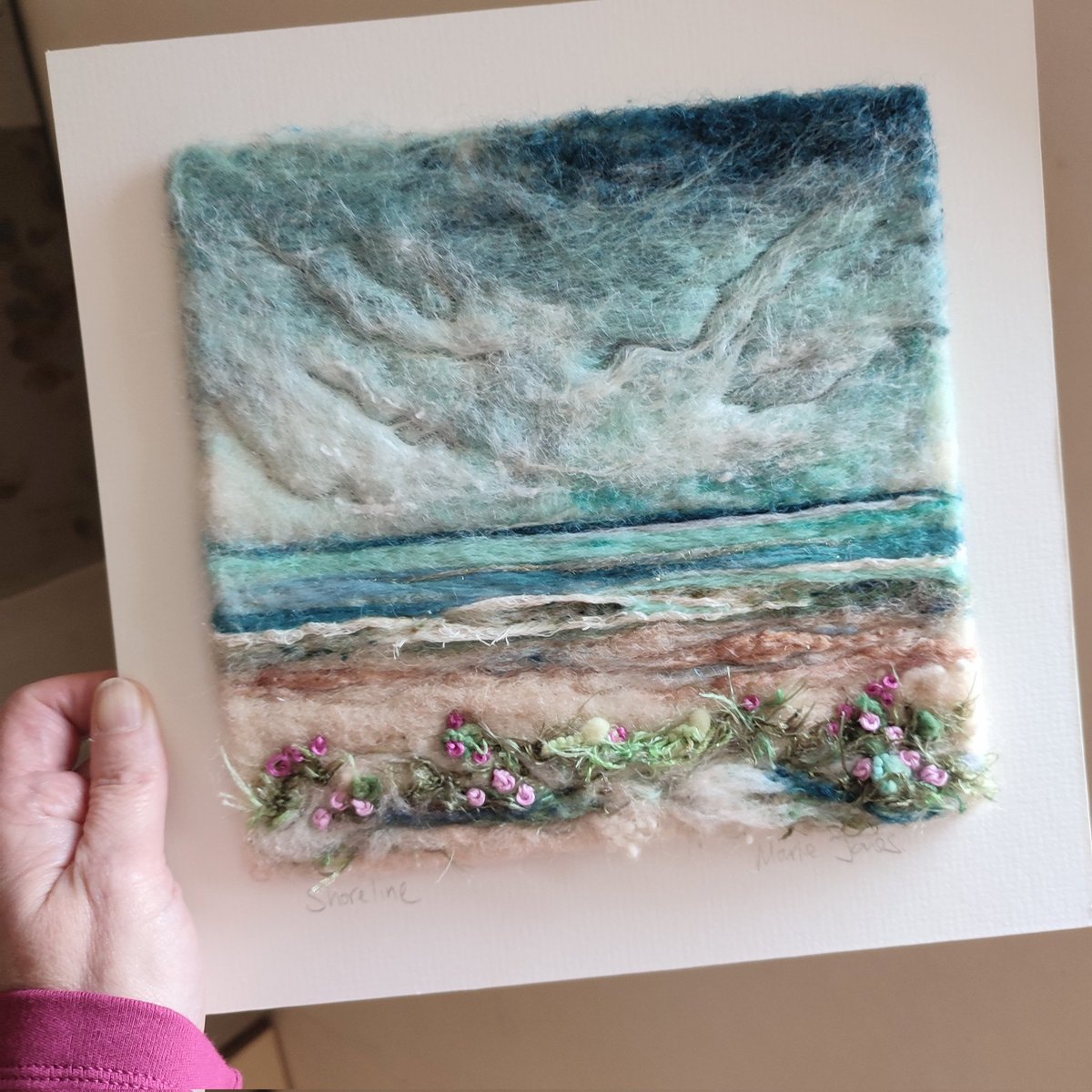 Take a walk with me to the sea. Shoreline is a needle felted wool fibre and embroidery beachscape with cloud drama and pretty seapinks. Available now etsy.com/shop/MarieJone… @HandmadeHour #handmadehour #etsy #etsyshop #ArtistOnTwitter