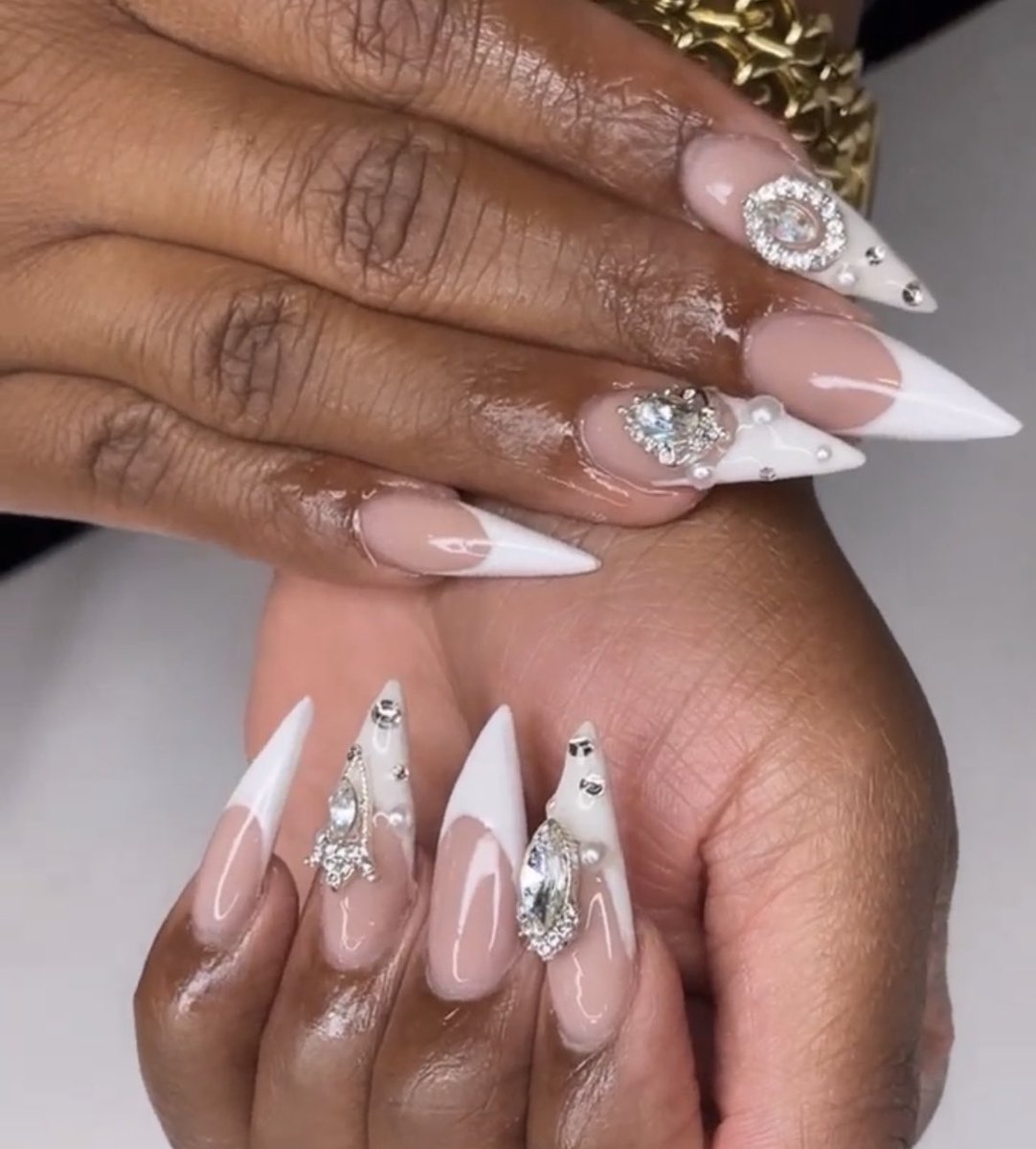 NailsNoved's tweet photo. Hey Twitter, I’m a licensed nail tech located in Sanford , FL ! Tap that 💜 to show love &amp; follow for more!! 😘 https://t.co/nECF6KbPKe https://t.co/WcnBsQMcNi