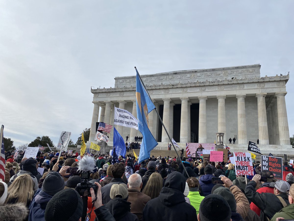 dancohen3000's tweet photo. Thousands pouring in at the Lincoln Memorial for #DefeatTheMandatesDC. All kinds of political backgrounds are united here to reject medical apartheid. https://t.co/rHDXuTl15c