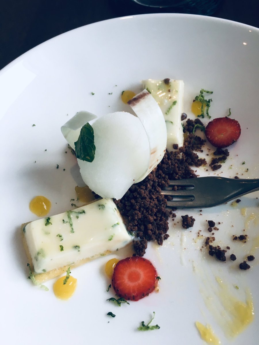 AliceNkulikiyi1's tweet photo. Recently revamped golf course @golf_kigali is truly marvelous! Coupled with a lunch @nyurah_kgl you will get world-class experience in #Rwanda in one swing.
#VisitRwanda
#InvestInRwanda
@RSSB_Rwanda @RDBrwanda https://t.co/hJESY5bDmP